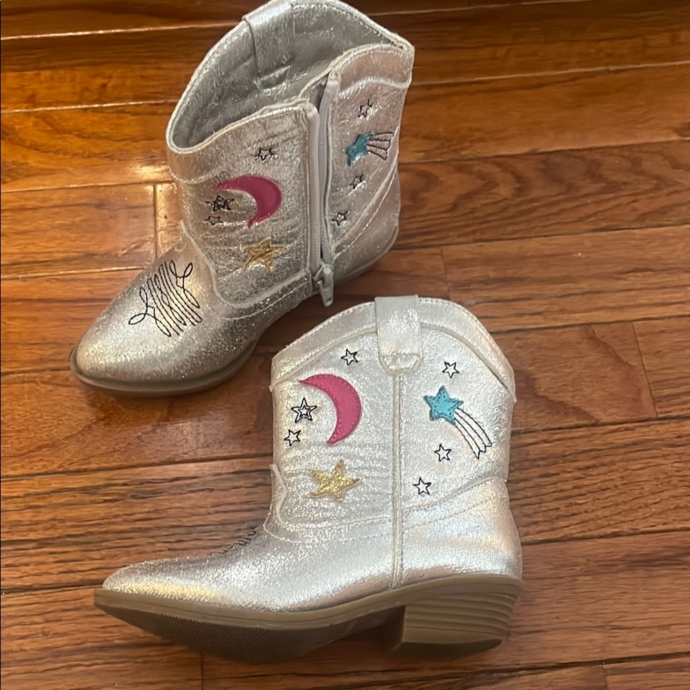 TUCKER+TATE Silver Kids Cowboy Boots with Star and Moon Design size 9